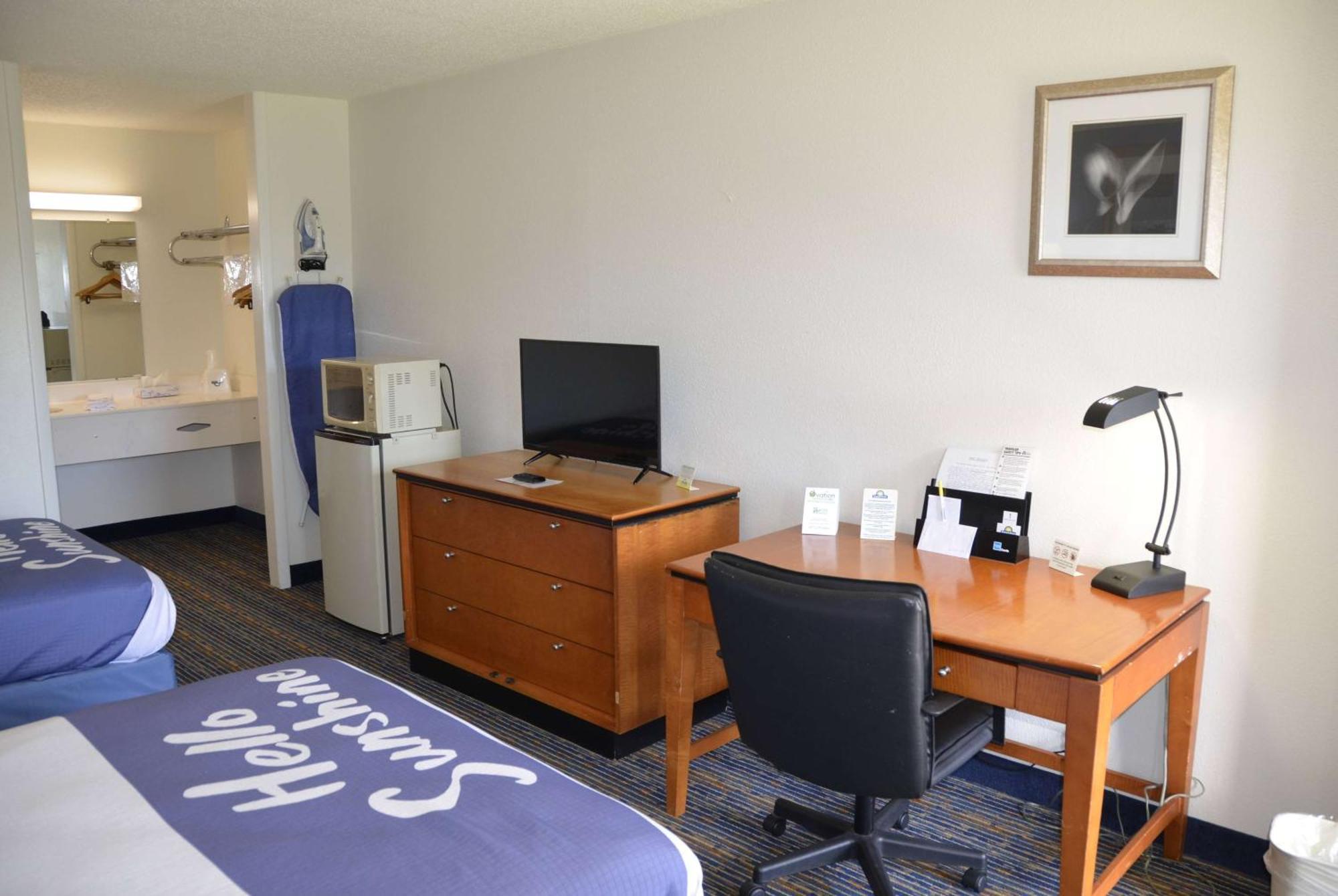 Days Inn By Wyndham Luray Shenandoah Esterno foto