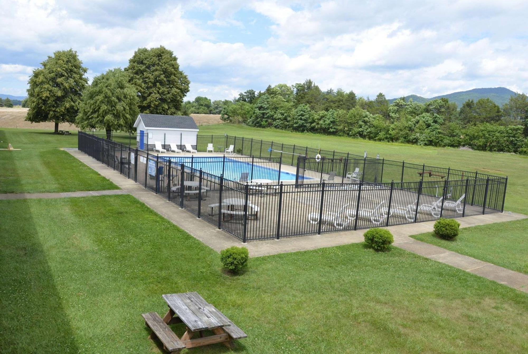 Days Inn By Wyndham Luray Shenandoah Esterno foto